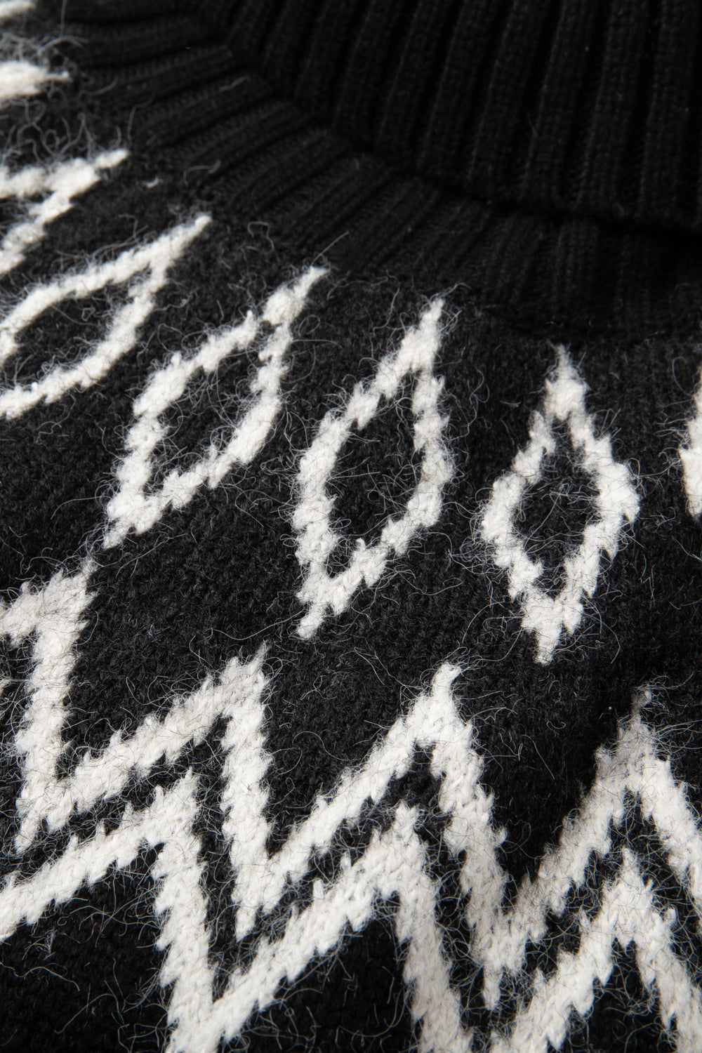 Ladies Digital Chunky Diamond Fairisle Jumper - Black