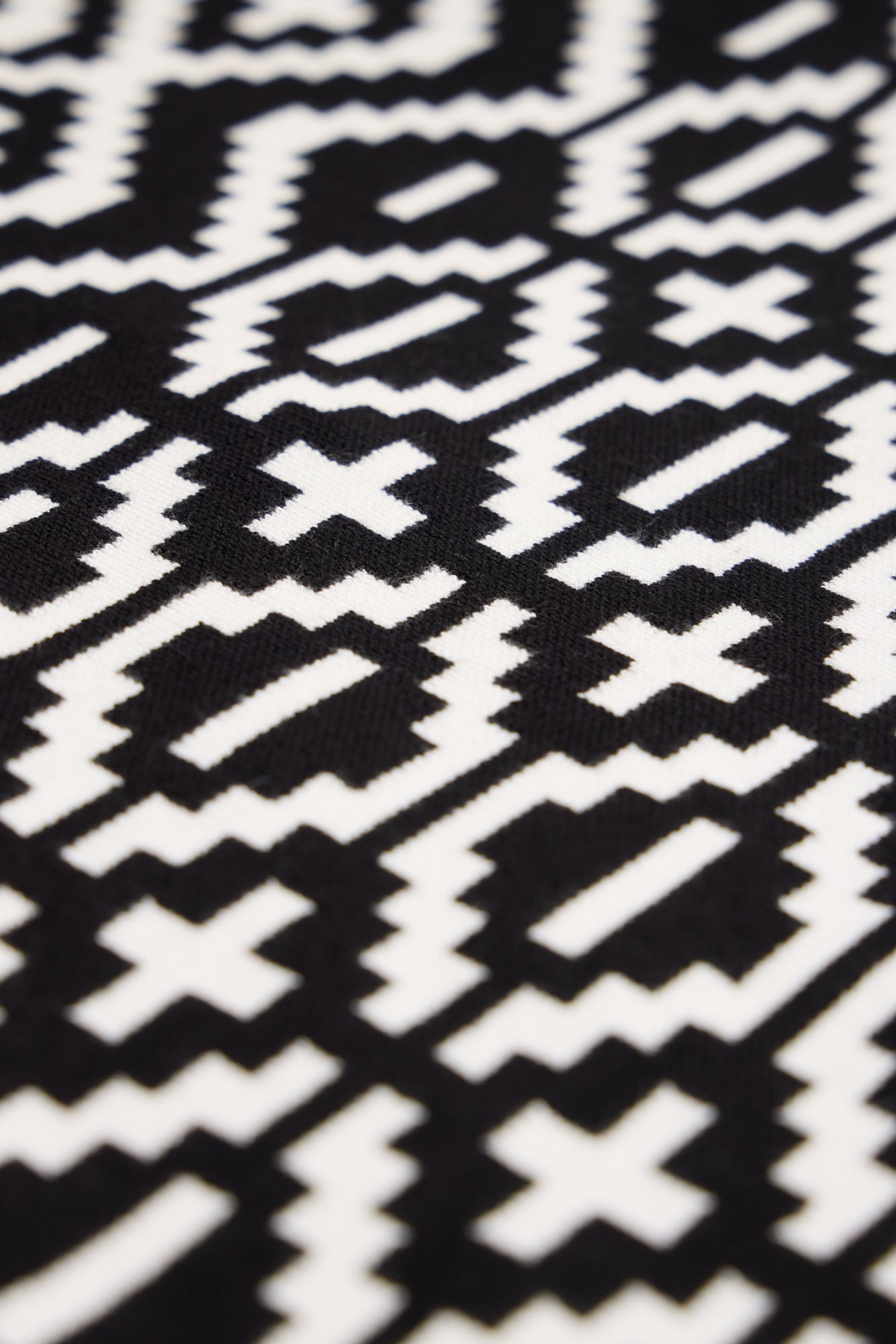 Black/ Cream Ladies Geometric Ski Jumper